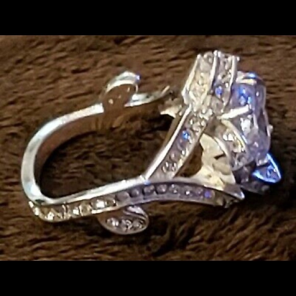 SOLD DIAMONIQUE rose ring - Picture 5 of 5